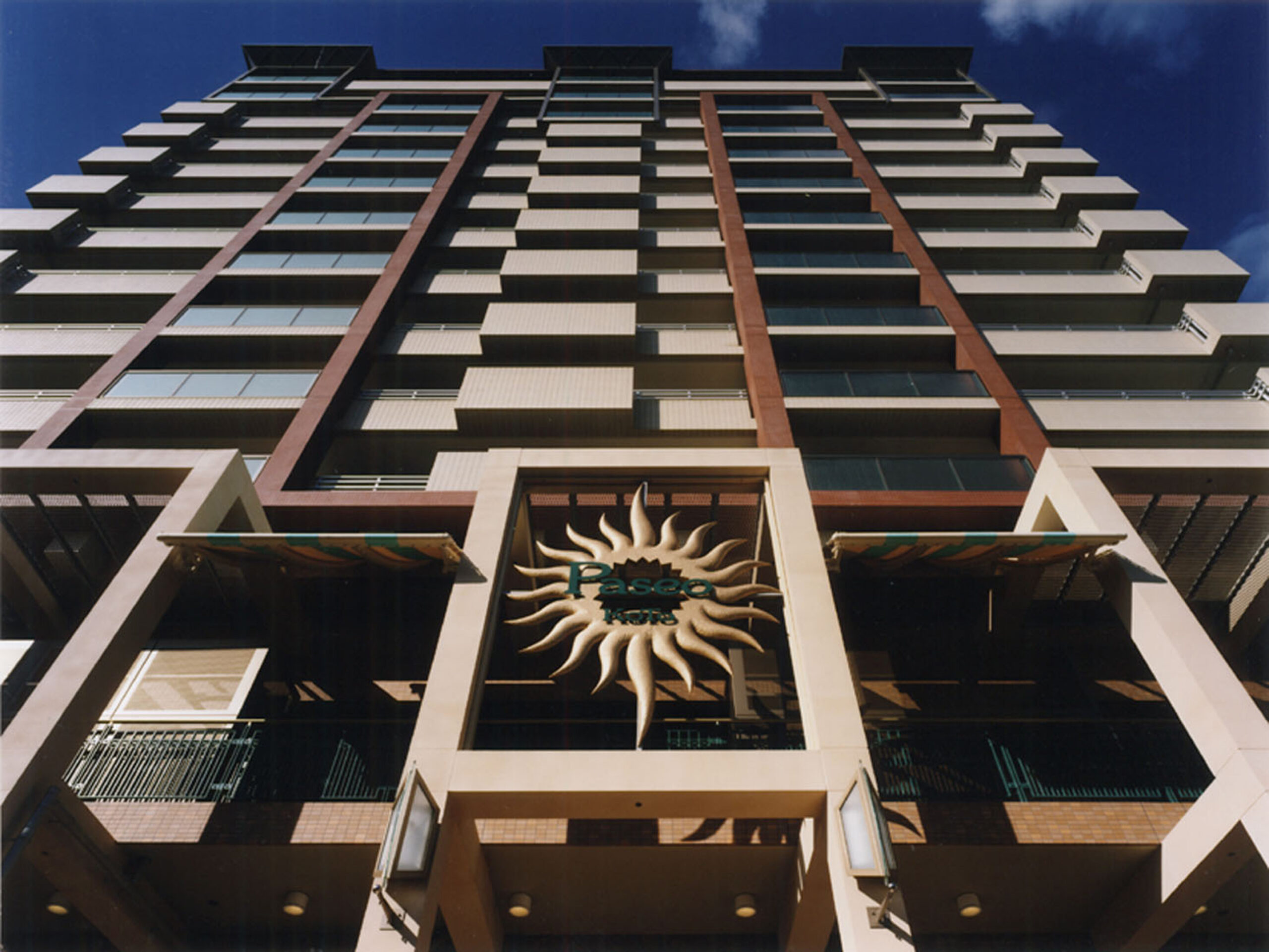 パセオ甲東《甲東園駅東地区優良建築物等整備事業》