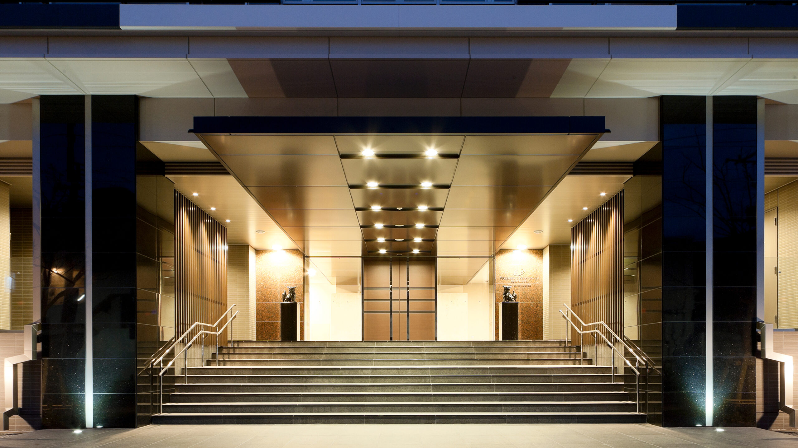 さいおんスクエア（南棟／プレミスト牧志タワー国際通り）《牧志・安里地区第一種市街地再開発事業》