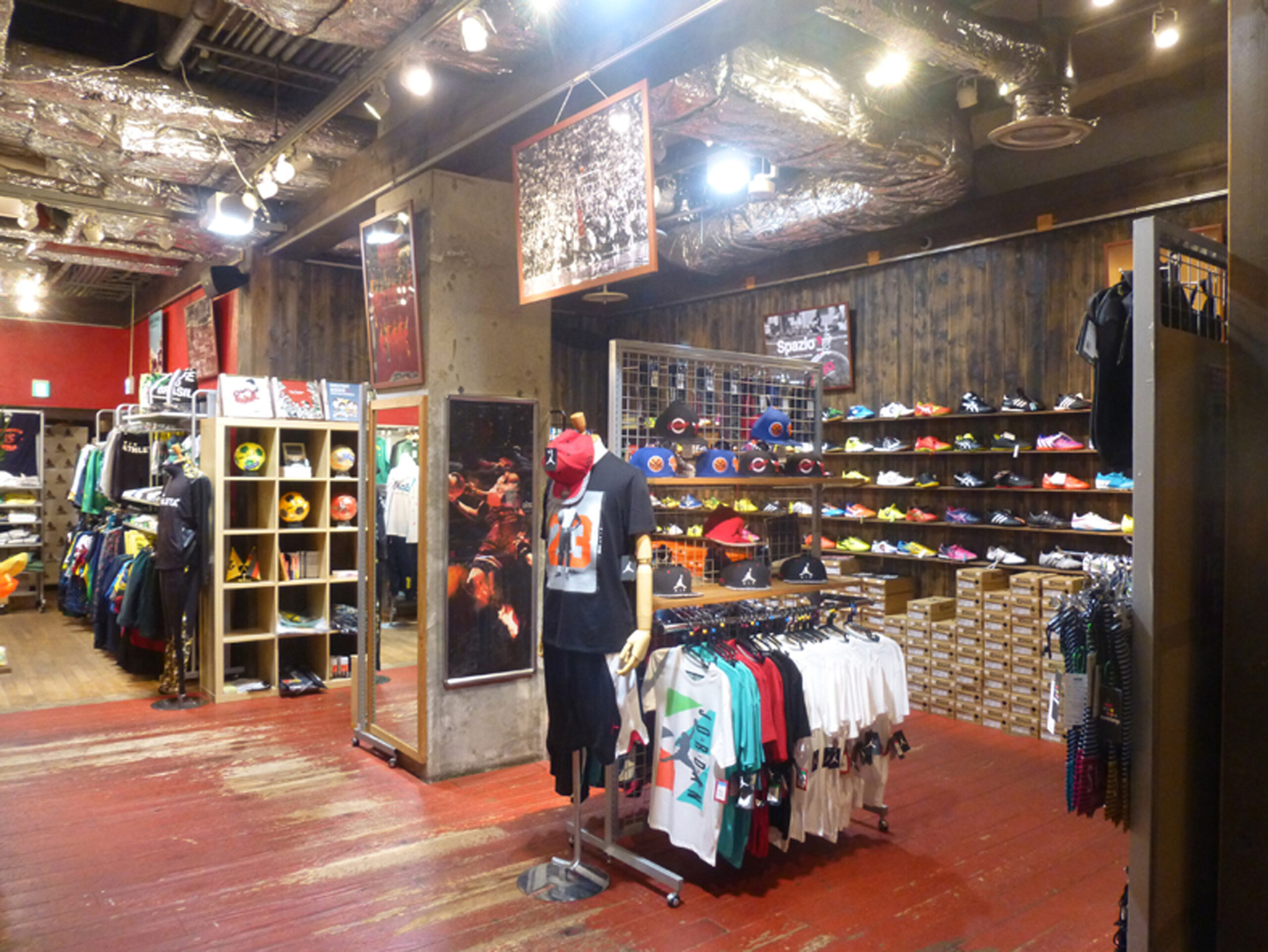 スポーツタカハシ心斎橋ビッグステップウエスト店［内装］