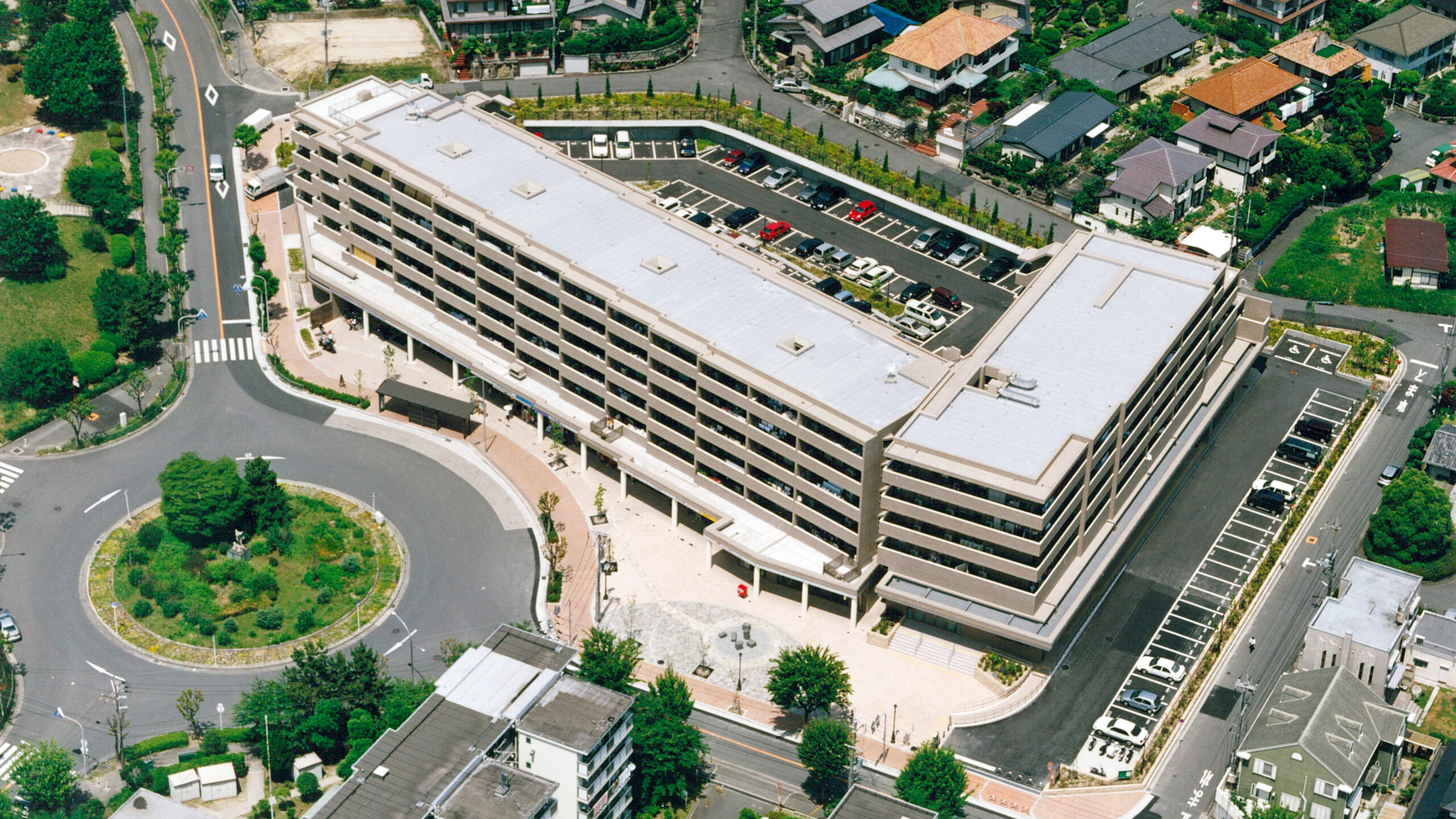 ゆらら藤白台（藤白台市民ホール・ロイヤルアーク千里藤白台ほか）《藤白台地区第一種市街地開発事業》