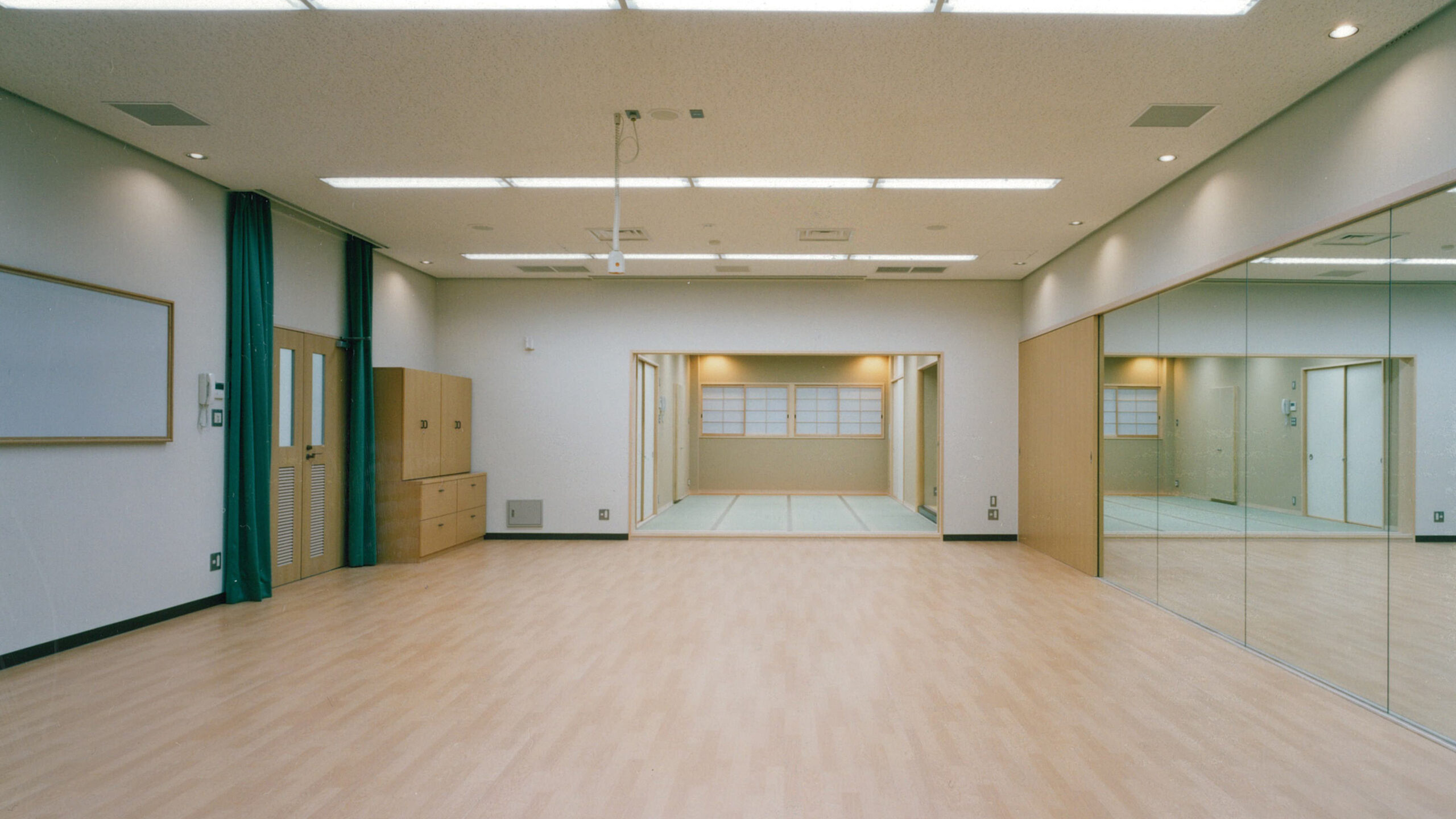 ゆらら藤白台（藤白台市民ホール・ロイヤルアーク千里藤白台ほか）《藤白台地区第一種市街地開発事業》